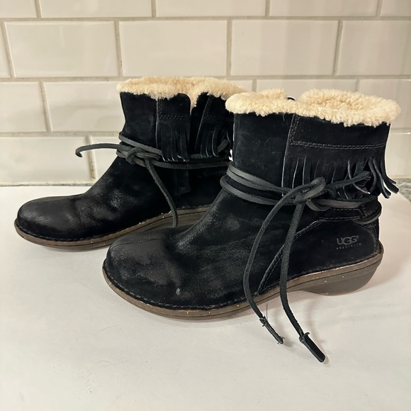 UGG 8 Gaviota sheep skin fringe black woman gorpcore casual outdoor suede boot - Picture 3 of 12